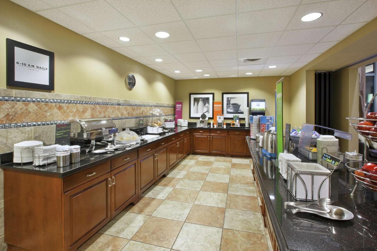 Hampton Inn & Suites Wichita-Northeast מראה חיצוני תמונה