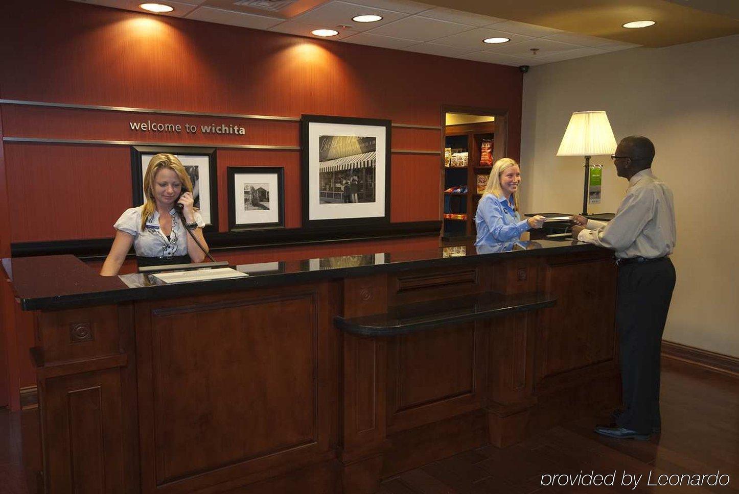 Hampton Inn & Suites Wichita-Northeast מראה פנימי תמונה
