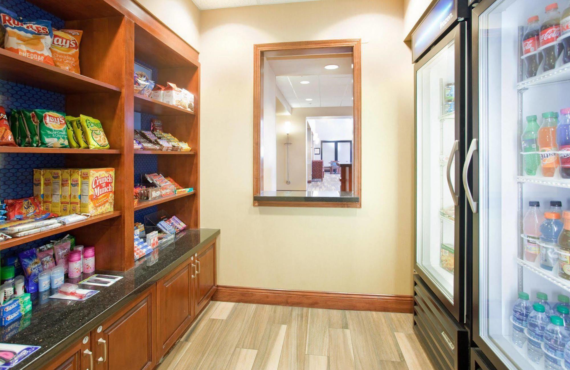 Hampton Inn & Suites Wichita-Northeast מראה חיצוני תמונה