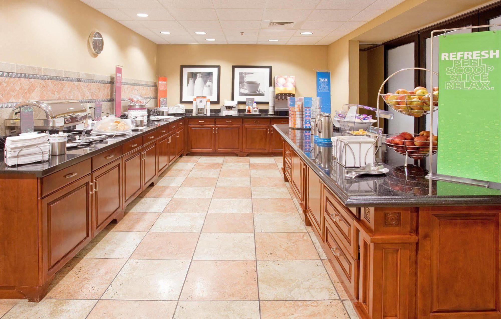 Hampton Inn & Suites Wichita-Northeast מראה חיצוני תמונה